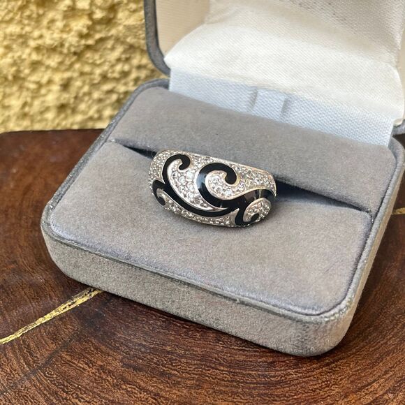 Vintage Crystal Rhinestone Dome Ring Sterling Silver Band Size 8 Sparkly Jewelry - Picture 10 of 10